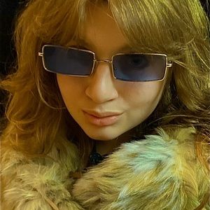 Meet your Posher, Lady Fifi 🌟